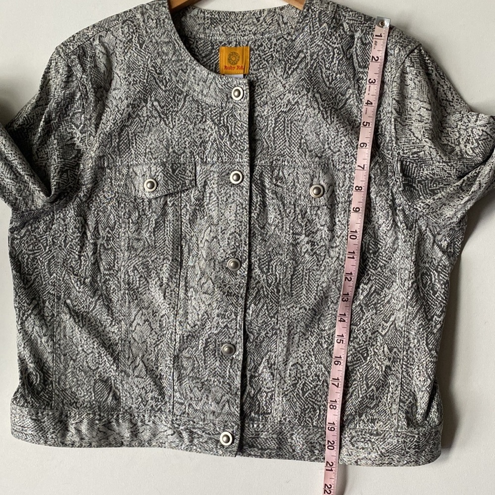 Ruby Rd. Long-sleeve snake printed jacket, Size 16 - Picture 9 of 10